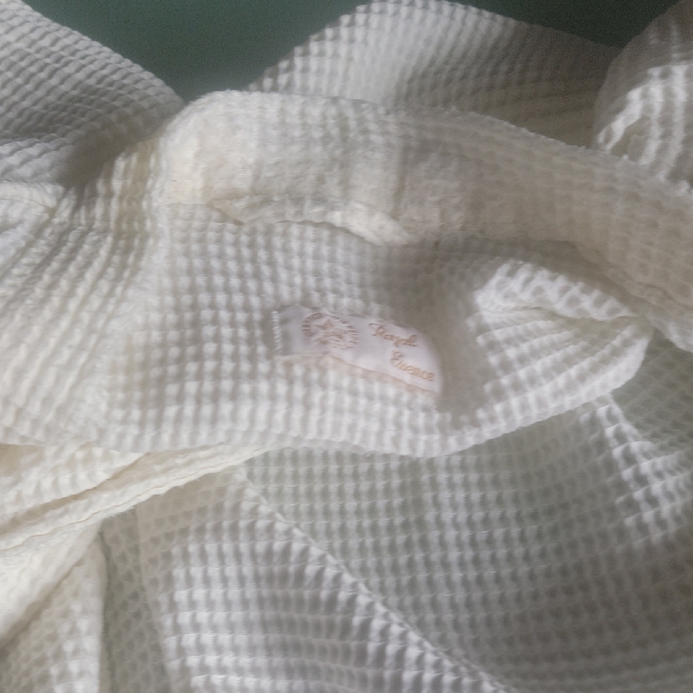 White Waffle Knit Robe . Lightweight. - Picture 4 of 6